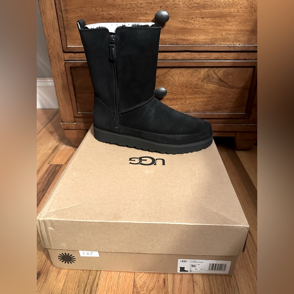 Women’s UGG Classic with Zipper Low Boots, Size 10, Color Black.